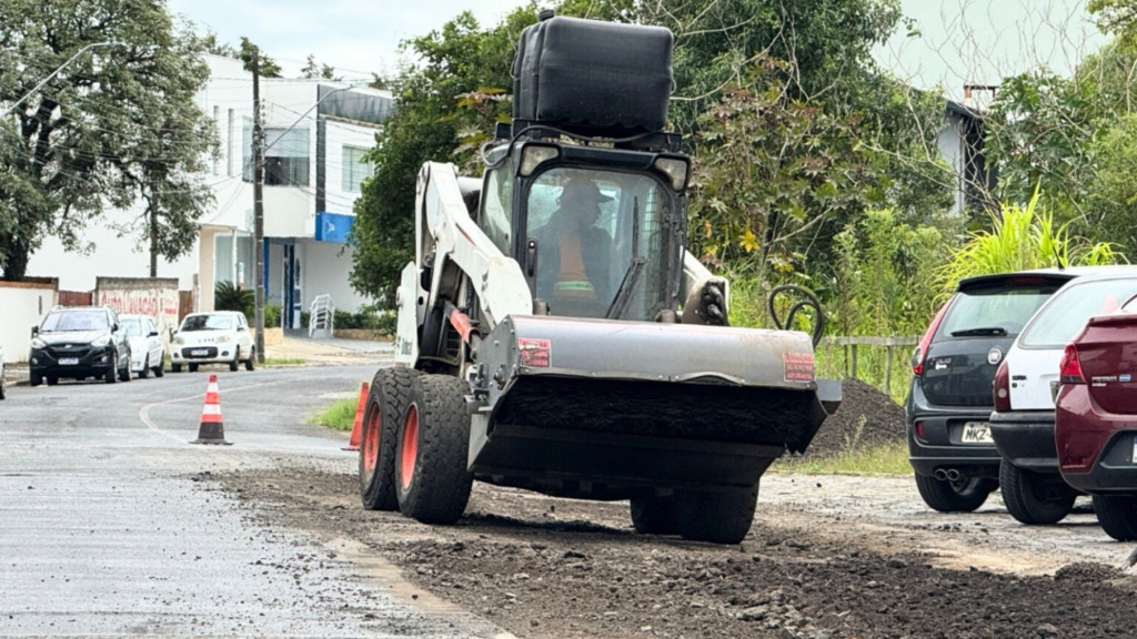 Operação tapa-buraco: 14 ruas de Canoinhas estão recebendo manutenção