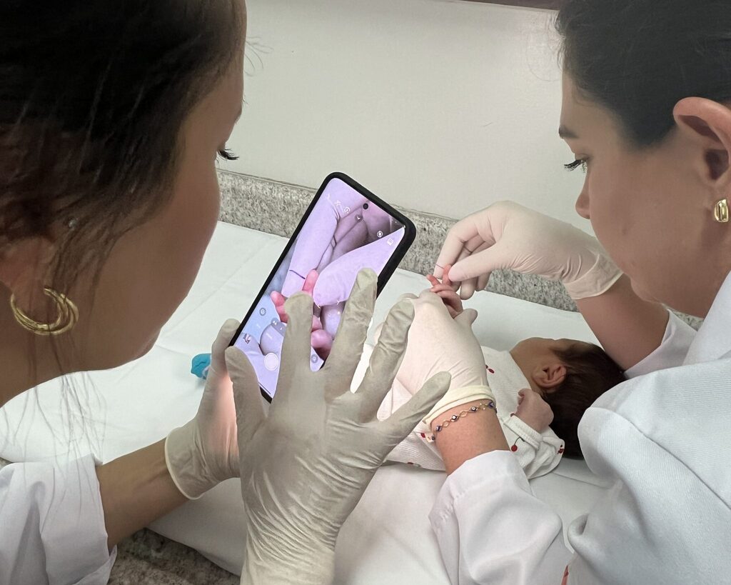 Polícia Científica de SC testa emissão de carteira de identidade diretamente em maternidades