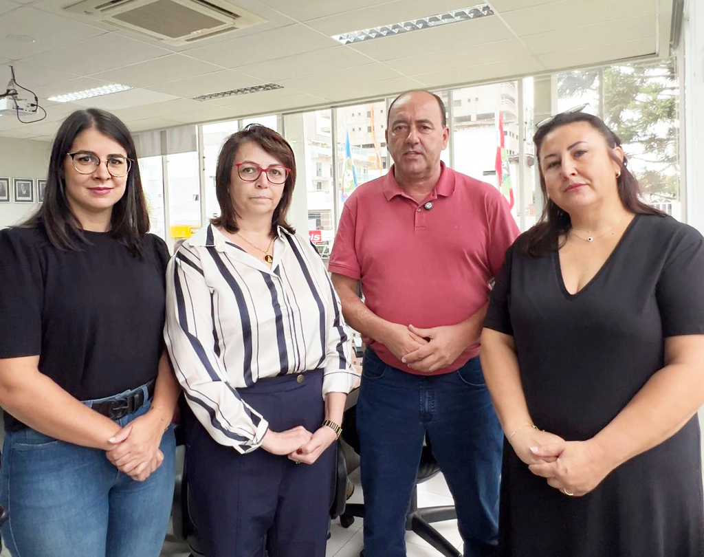 Prefeito anuncia Carla Cristiane Barbosa Antunes como nova secretária de Saúde