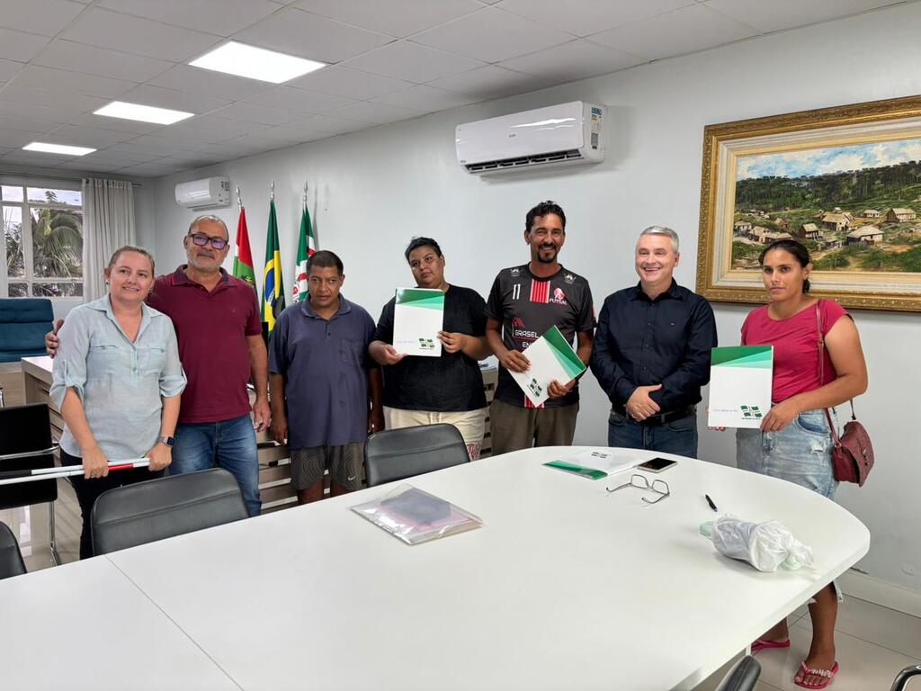 Município realiza assinatura dos contratos de cessão de uso de unidades habitacionais