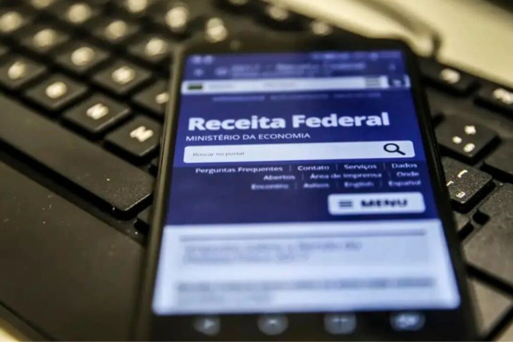 Empresas e bancos têm até sexta-feira (27) para enviar o comprovante de rendimentos do Imposto de Renda