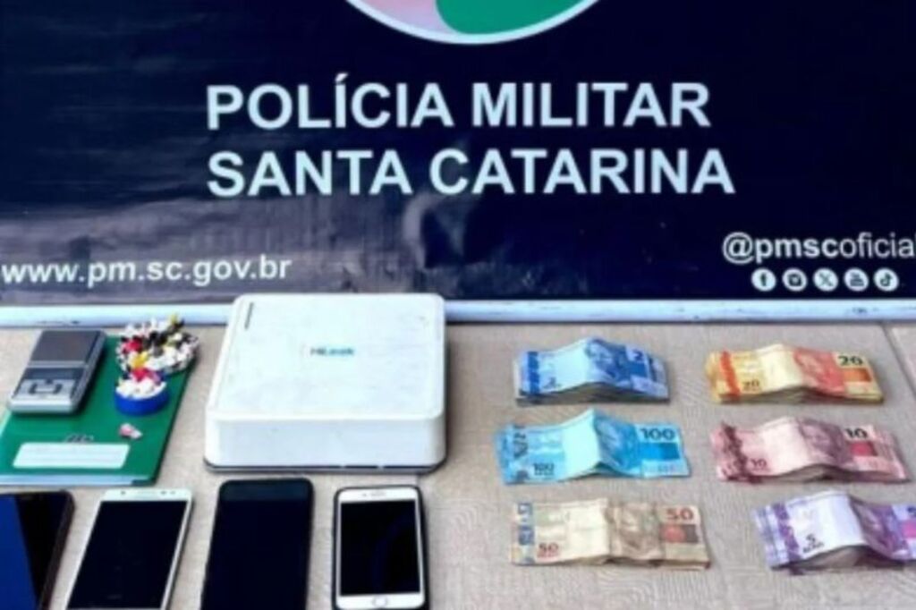 Jovem é preso por tráfico de drogas em Lages após denúncias no bairro Penha