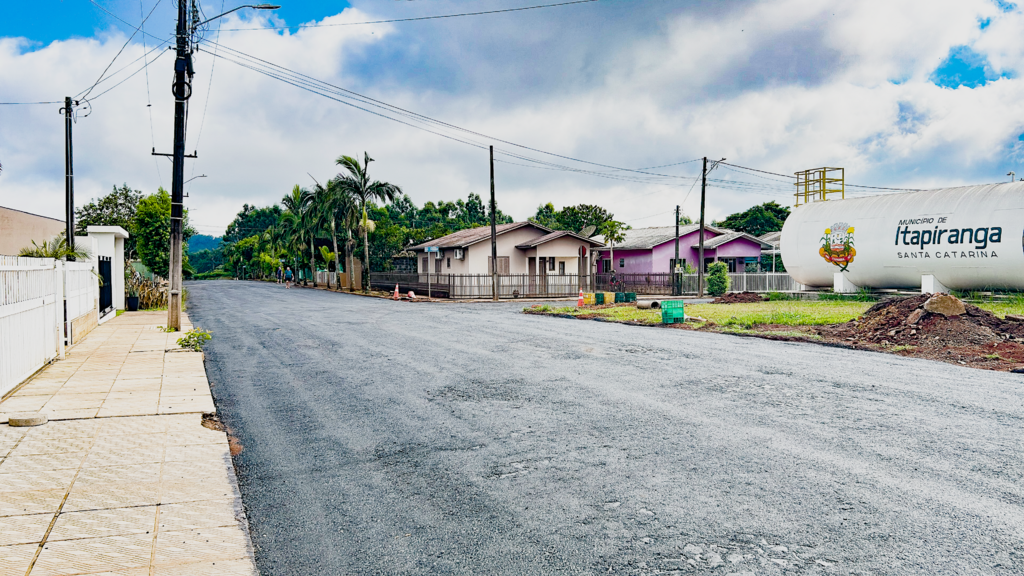 26 ruas começam a ser asfaltadas em Itapiranga
