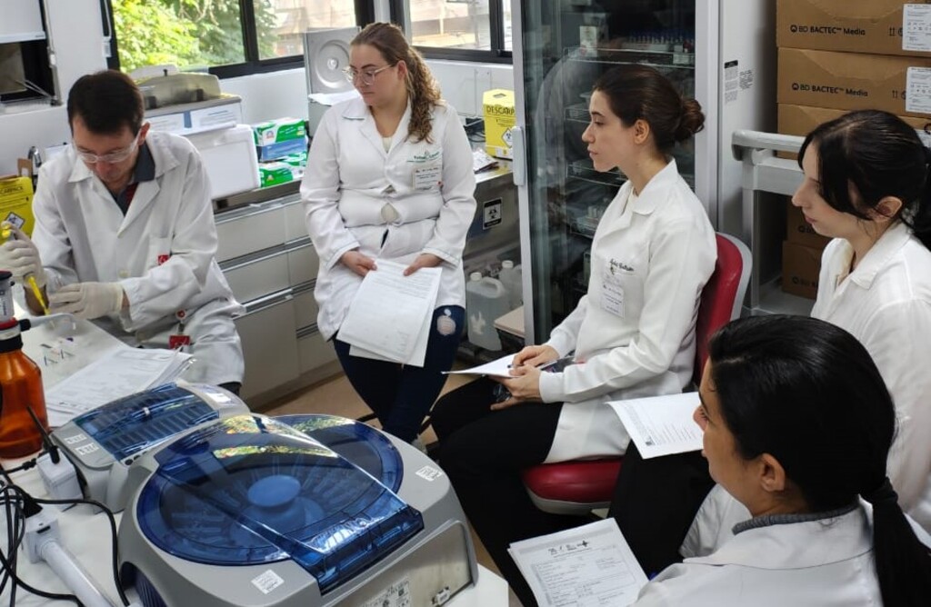 Hemosc fortalece a qualificação em hemoterapia oferecendo cursos para profissionais e estudantes