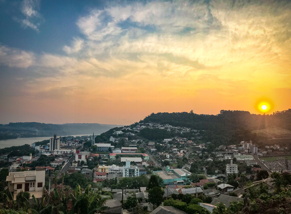 Previsão indica dias abafados e retorno da chuva na região