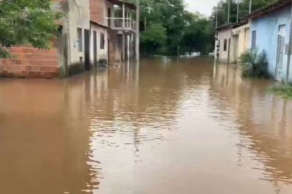 O drama das famílias diante do risco de rompimento da barragem das Lajes em Porteirinha