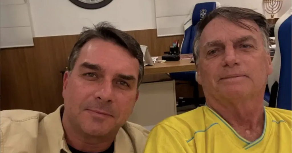 Flávio Bolsonaro vira advogado do pai e amplia atuação no caso da trama golpista