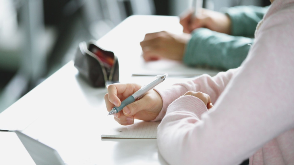 Você pode ajudar a combater o analfabetismo em Canoinhas