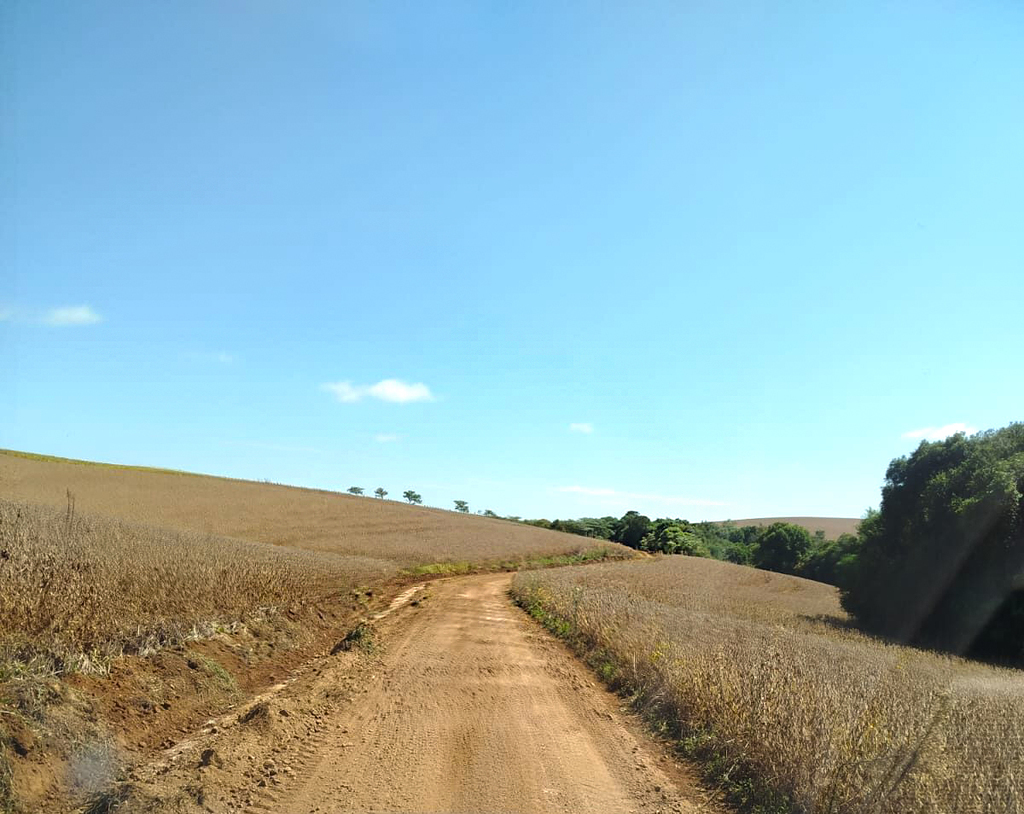 Secretaria de Obras finaliza recuperação da estrada da Lebrinha