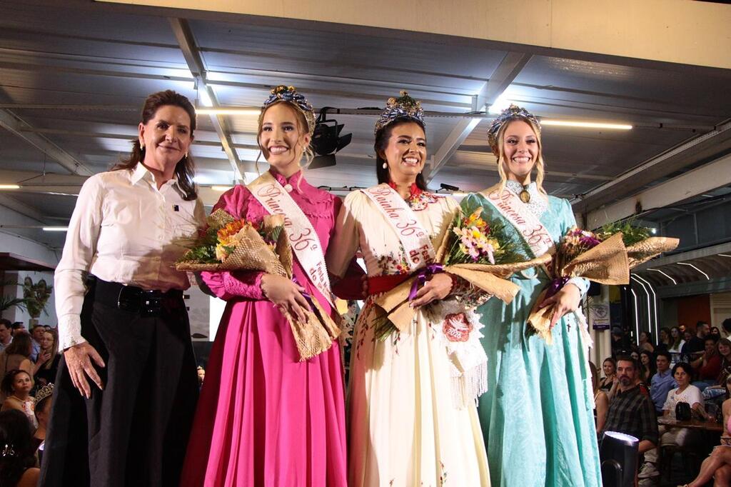 Maria Júlia Branco da Silveira é eleita Rainha da 36ª Festa Nacional do Pinhão