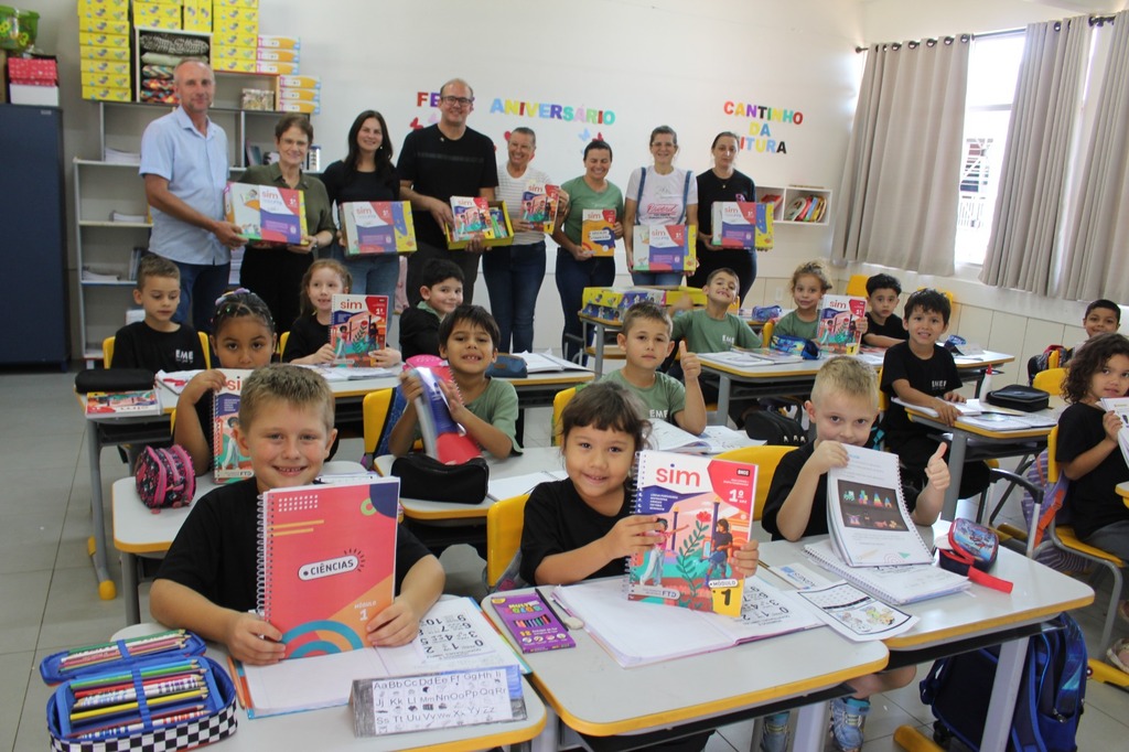 Educação de Pinhalzinho investe mais de R$ 1 milhão em novo sistema de ensino estruturado