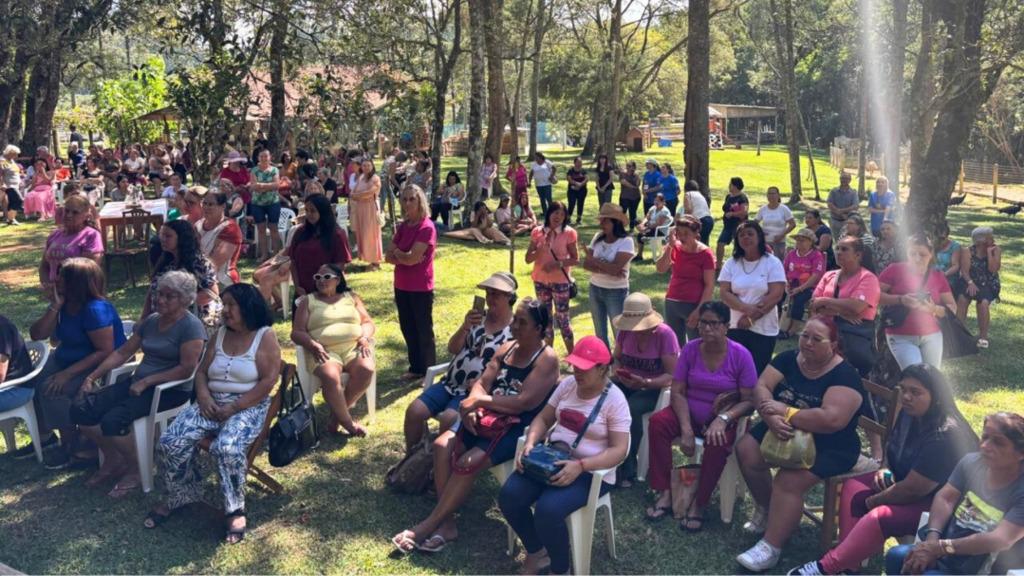 Mulheres atendidas pelos CRAS participam de almoço em comemoração ao Dia da Mulher