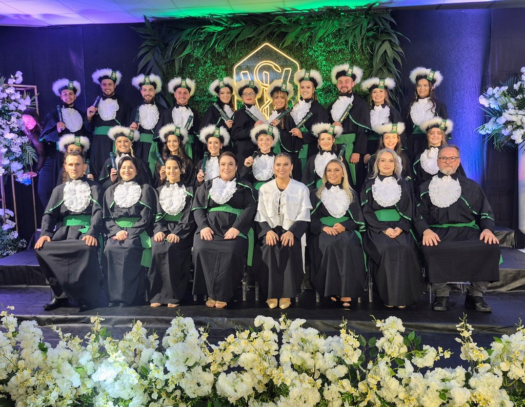 UCEFF Itapiranga realiza formatura de alunos do curso de Medicina Veterinária