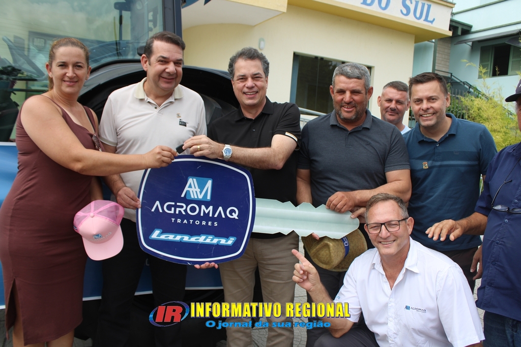 DEPUTADO RODRIGO MINOTTO ENTREGA TRATOR AGRÍCOLA 0KM PARA AGRICULTURA DE SÃO JOÃO DO SUL