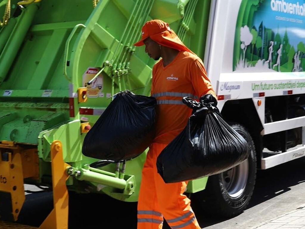 Coleta de lixo e limpeza de praias voltam ao cronograma de baixa temporada em São Francisco do Sul
