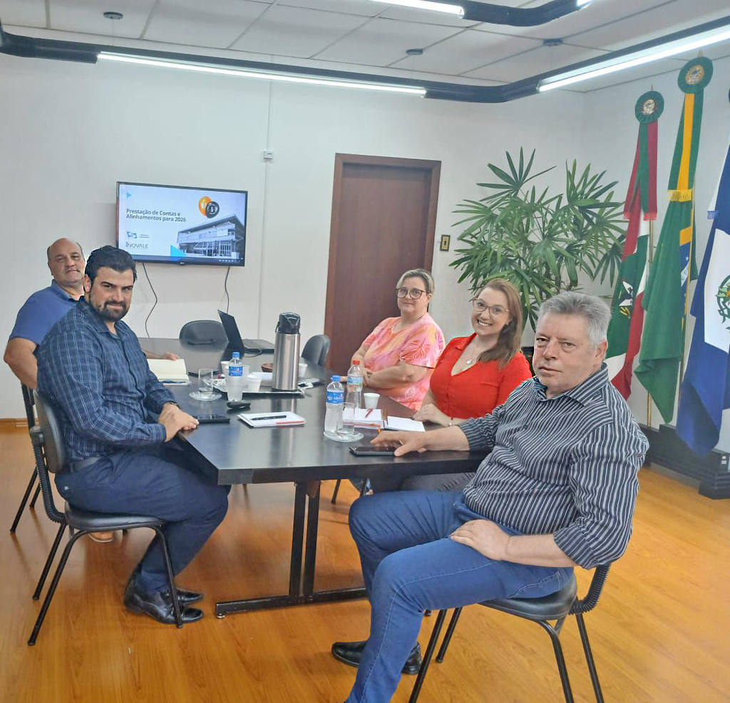 Administração Municipal de Lacerdópolis recebe representante do Polo Inovale para prestação de contas e alinhamento de ações