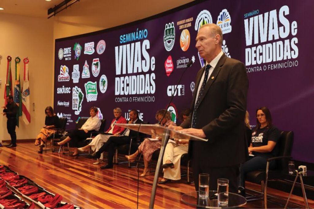 TCE/SC assina Acordo Interpoderes para o enfrentamento ao feminicídio em Santa Catarina