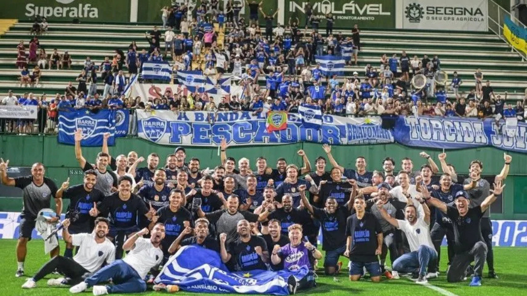 Foto: Tiago Winter/ Barra FC - Barra conquista título histórico e levanta pela primeira vez a taça do Campeonato Catarinense