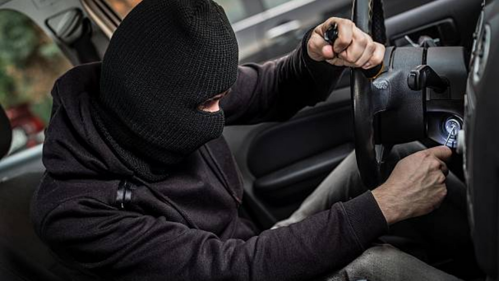 Veículo ligado em frente a padaria é furtado no Centro de Imbituba