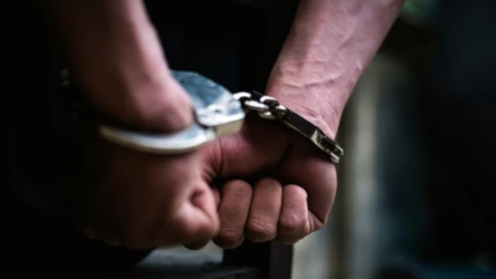 Operação conjunta prende três suspeitos por tráfico de drogas e corrupção de menores em Imbituba