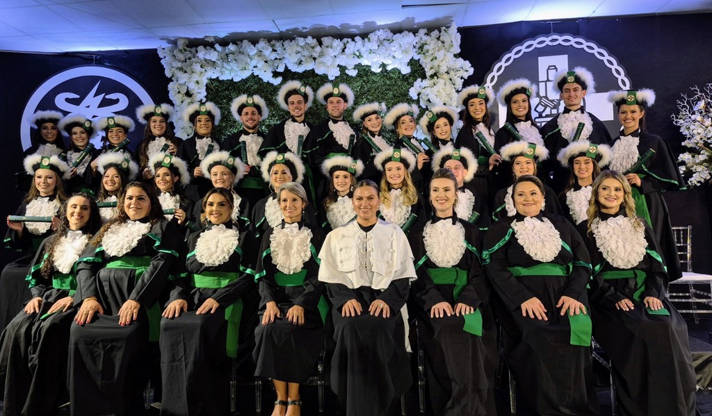 UCEFF Itapiranga realiza formatura de alunos dos cursos de Biomedicina e Fisioterapia