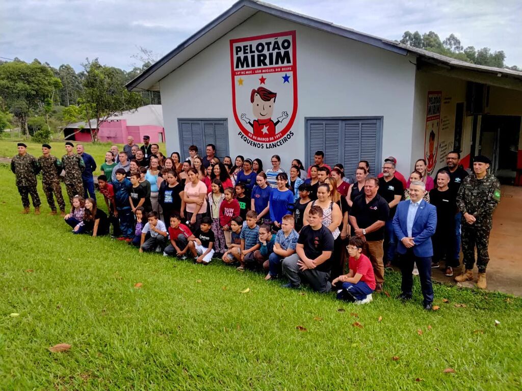 Prefeitura e 14º RC Mec iniciam atividades do Pelotão Mirim em São Miguel do Oeste