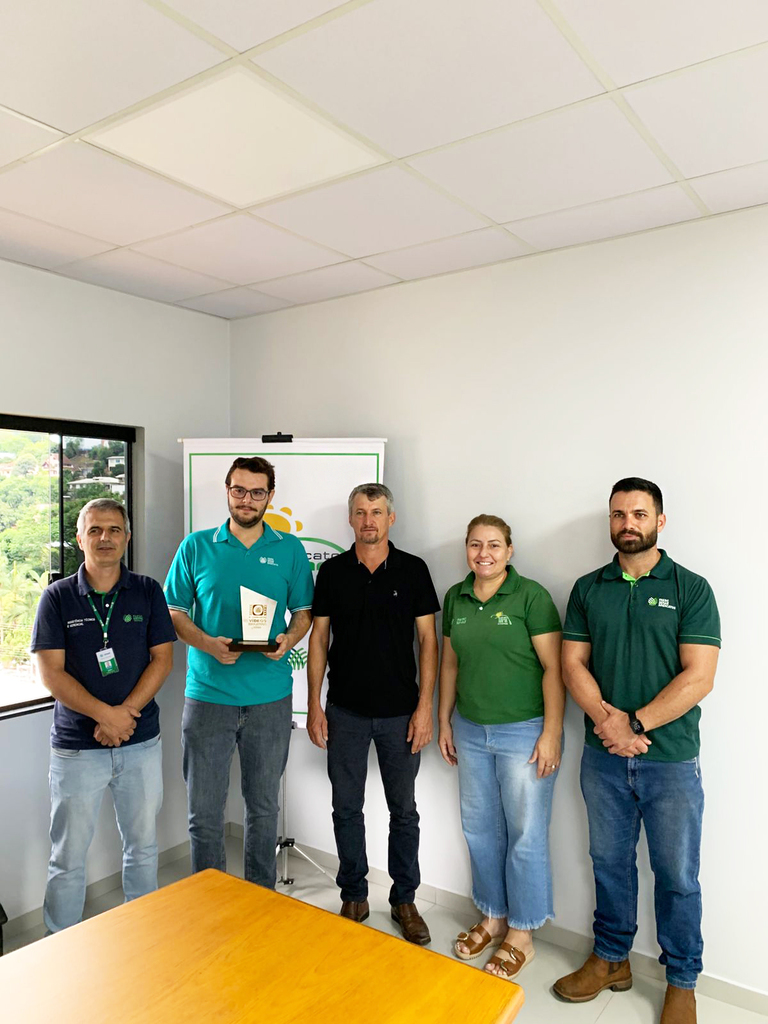 Técnico do ATeG Apicultura recebe premiação nacional em Capinzal