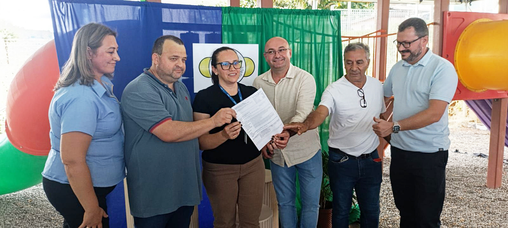 PREFEITO, VEREADOR E SECRETÁRIOS DE CAPINZAL PARTICIPAM DA ENTREGA DE ORDEM DE SERVIÇO DA OBRA DE ACESSIBILIDADE NO CMEI CONQUISTANDO MEU ESPAÇO