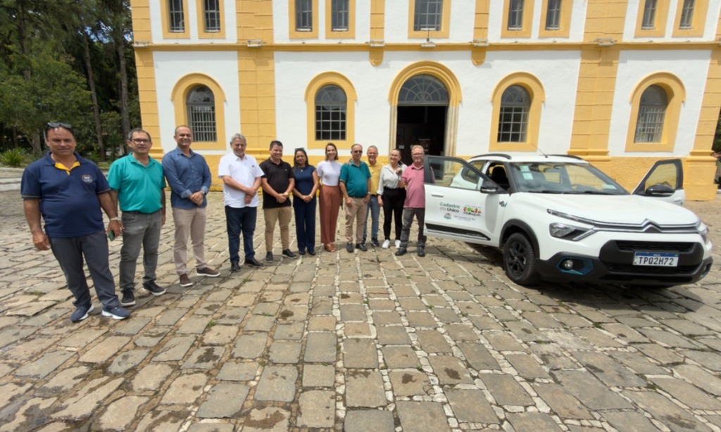 Secretaria de Assistência Social recebe novo veículo para reforçar atendimentos do Cadastro Único
