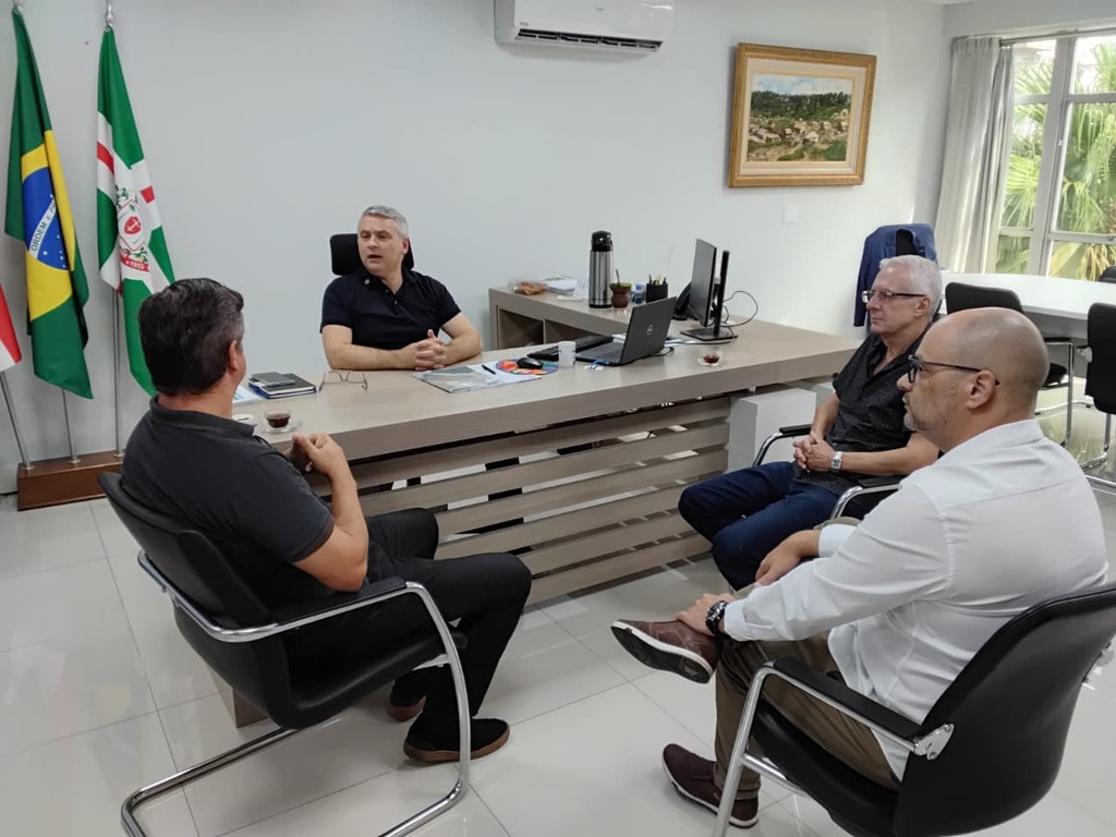 Administração Municipal discute melhorias no trevo da BR-282 com o Dnit