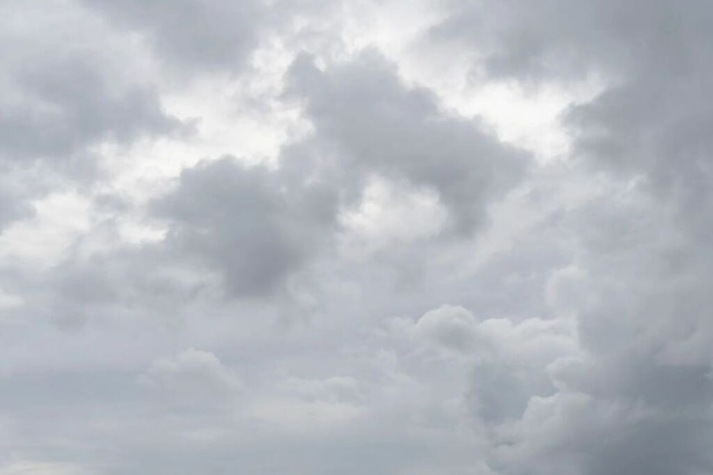 Previsão do tempo em Santa Catarina indica calor e baixa instabilidade nesta sexta-feira