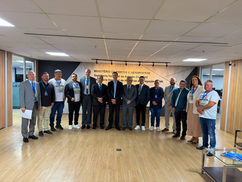 COMITIVA DA REGIÃO LEVA DEMANDA HISTÓRICA DOS MOLHES DA BARRA DO RIO MAMPITUBA A BRASÍLIA