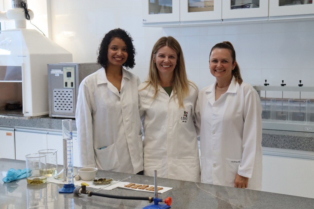  - Equipe: Da esquerda para a direita: Vanessa, Aniela e Cristiane