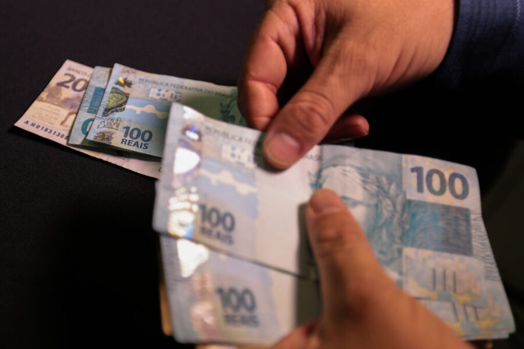 Projetos da semana na Alesc tratam de salário mínimo, educação, saúde e direitos sociais