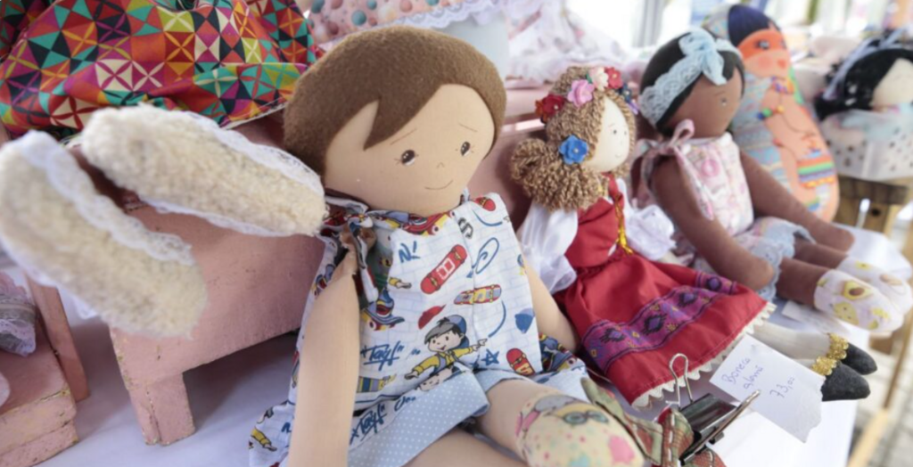 Casa da Cultura de Joinville oferece emissão da Carteira Nacional do Artesão e orientações sobre editais