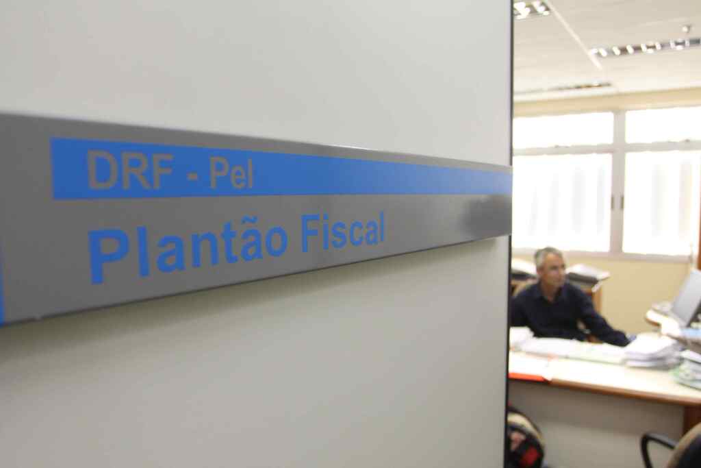 500 mil contribuintes devem cair na malha fina em 2013