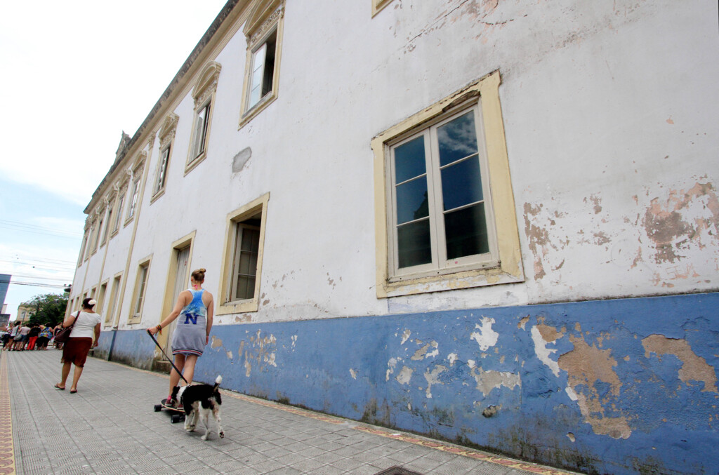 Dez anos após reforma, Casarão 2 já sofre com a ação do tempo novamente