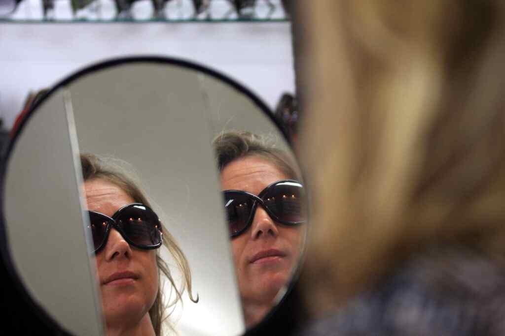 Oftalmologista alerta para cuidados com os olhos durante o verão