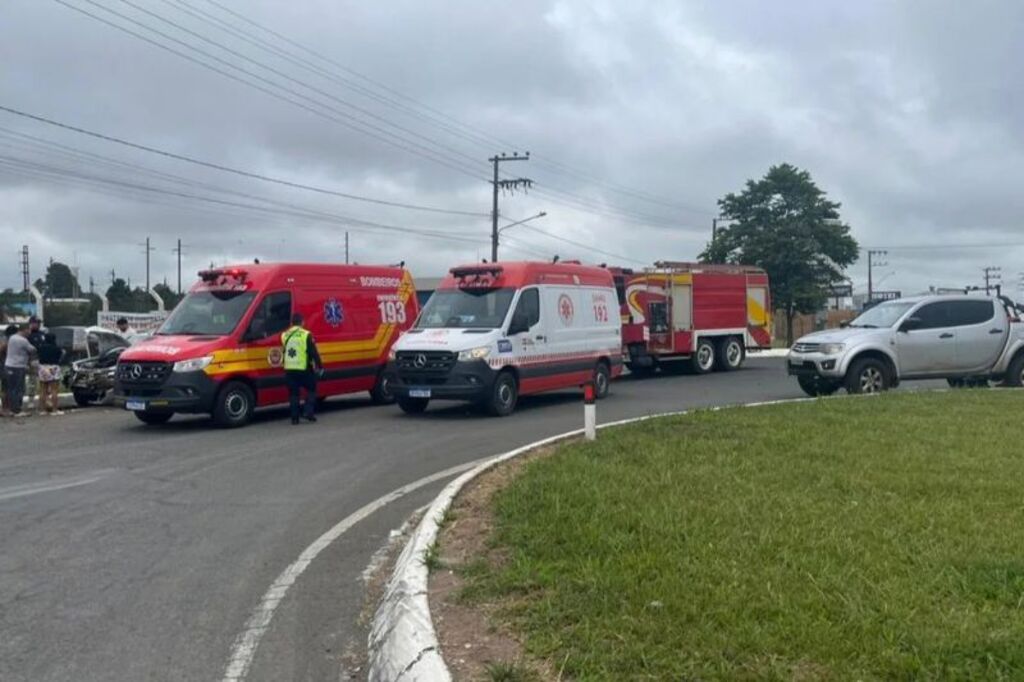 Colisão entre dois veículos deixa ferido em acidente na BR-282 em Lages