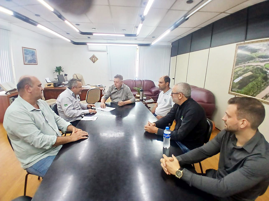 PREFEITO HILÁRIO CHIAMOLERA ASSINA ORDEM DE SERVIÇO PARA OBRA DE MICRORREVESTIMENTO ENTRE LINHA SÃO ROQUE E SANTO ANTÔNIO