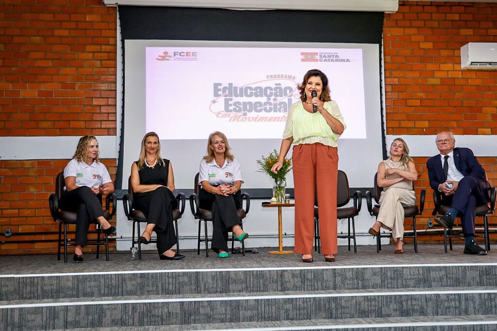 Governo de SC lança Programa Educação Especial em Movimento e promove capacitações para 26 mil profissionais