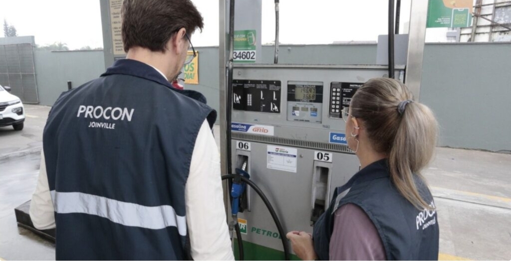 Procon de Joinville notifica 30 postos após alta de mais de 14% no diesel