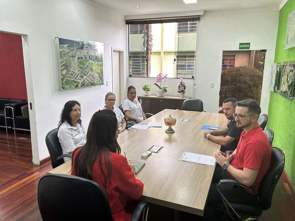 Prefeita de Três Barras, oficializou na segunda-feira (16) a renovação do convênio com a Associação dos Pacientes Oncológicos da Região de Canoinhas (APOCA)