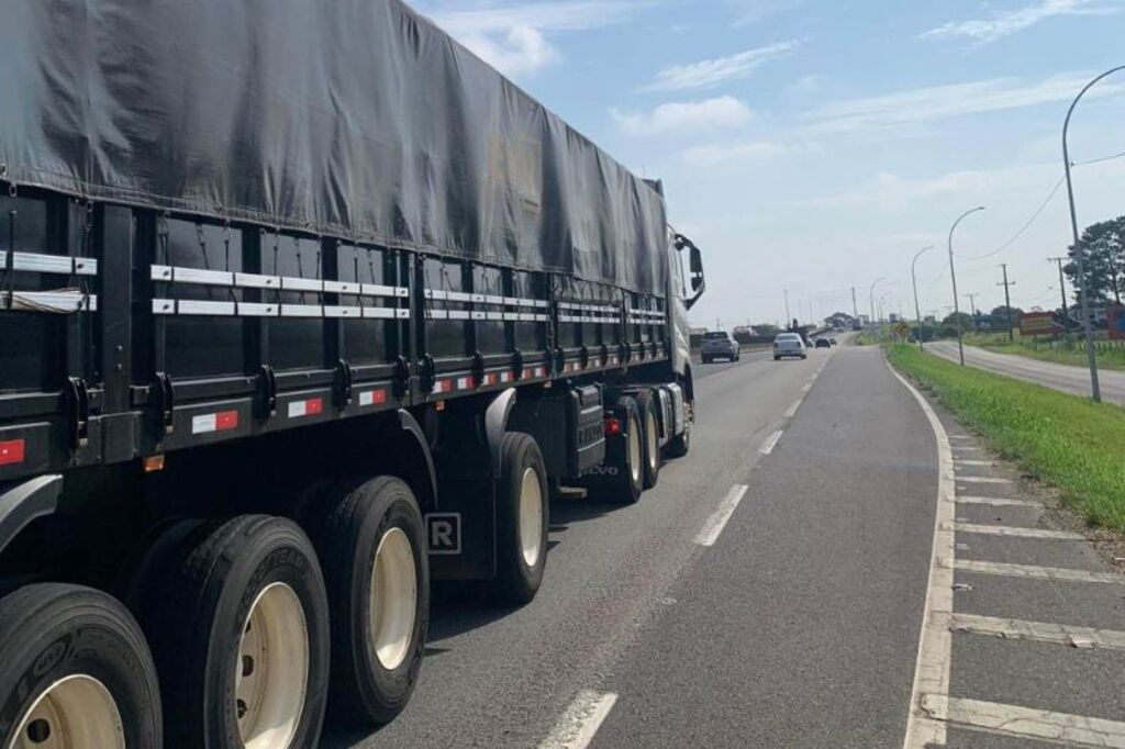 Polícia Rodoviária Federal monitora possível greve dos caminhoneiros