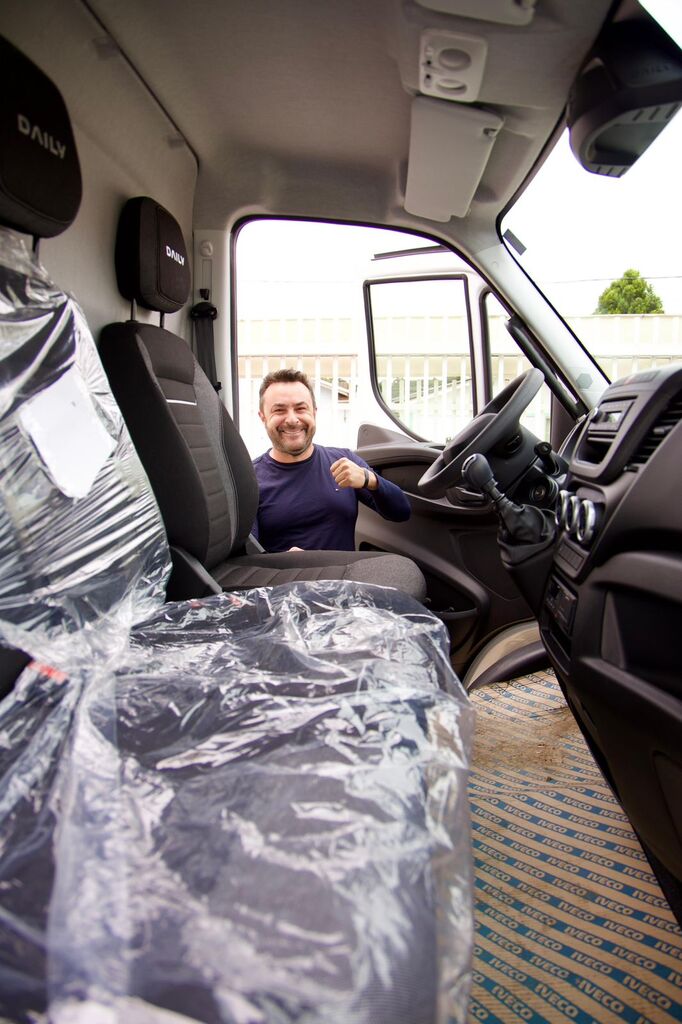 Deputado Marcius Machado garante recursos e entrega novo veículo para merenda escolar em São Joaquim