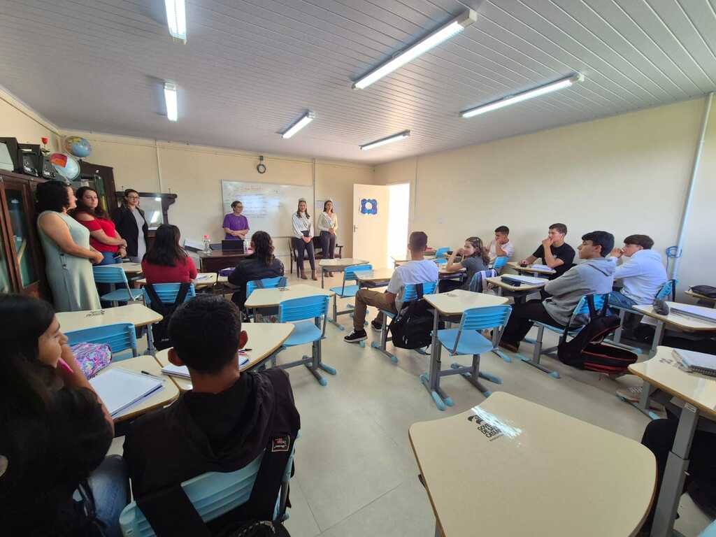 Realeza da 40ª Mostra do Campo visita EEB Campos Sales e convida jovens para a nova seleção