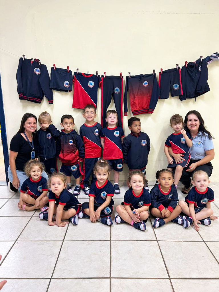 Piratuba realiza entrega de kits completos de uniformes escolares para alunos da rede municipal