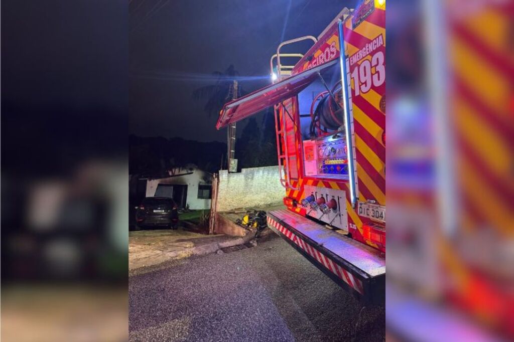 Incêndio em São José destrói residência e mobiliza guarnições na madrugada