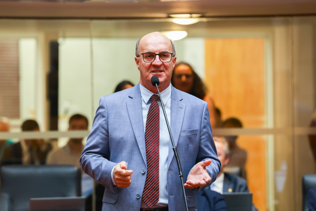 ZÉ MILTON PROTOCOLA PEDIDO DE INFORMAÇão  SOBRE ANDAMENTO DAS OBRAS DA SC-108