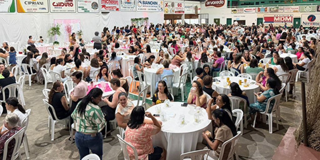 Jantar especial reúne grande público